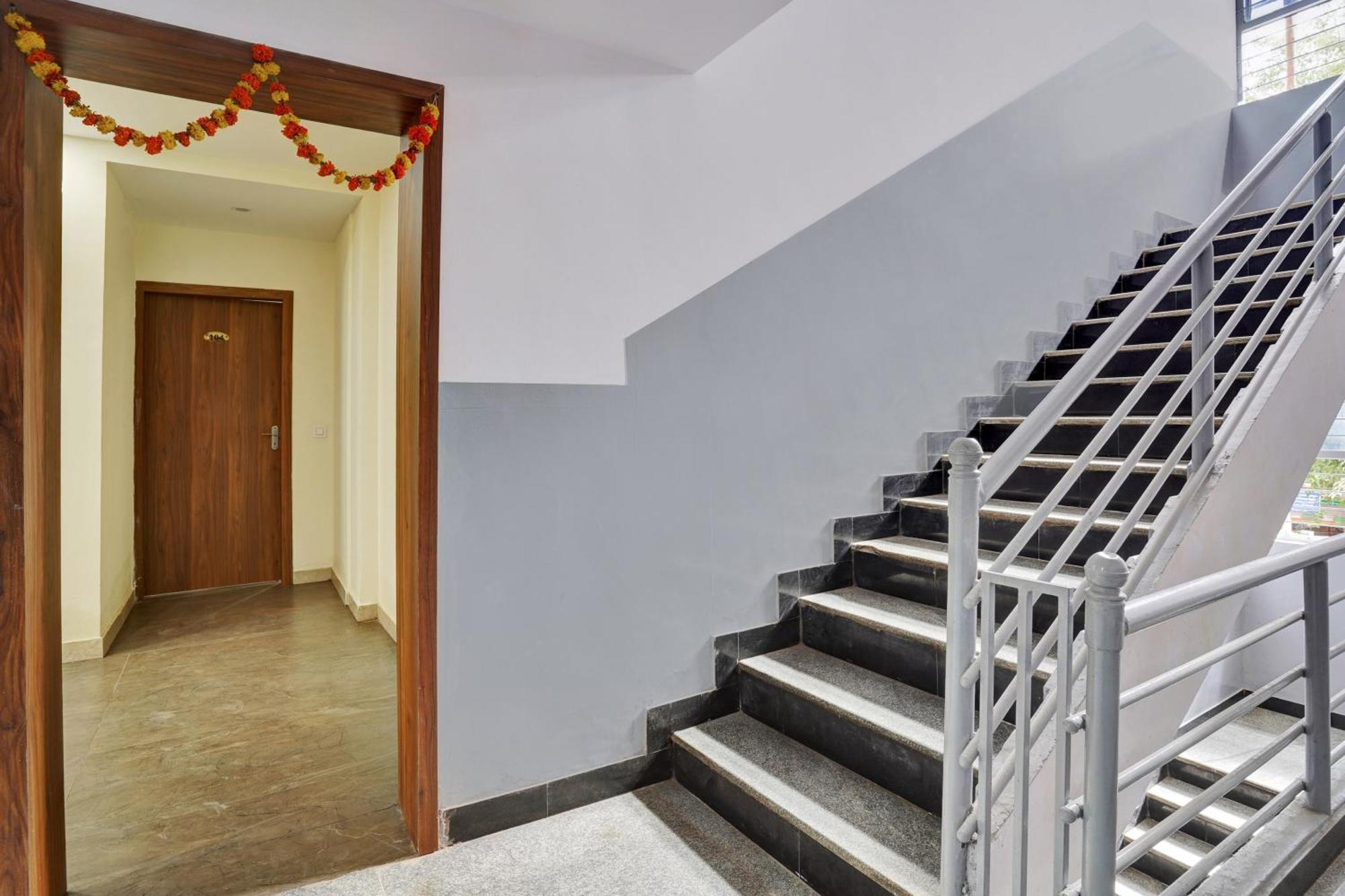 Hotel O Gayathri Metro Deluxe Bangalore Ngoại thất bức ảnh