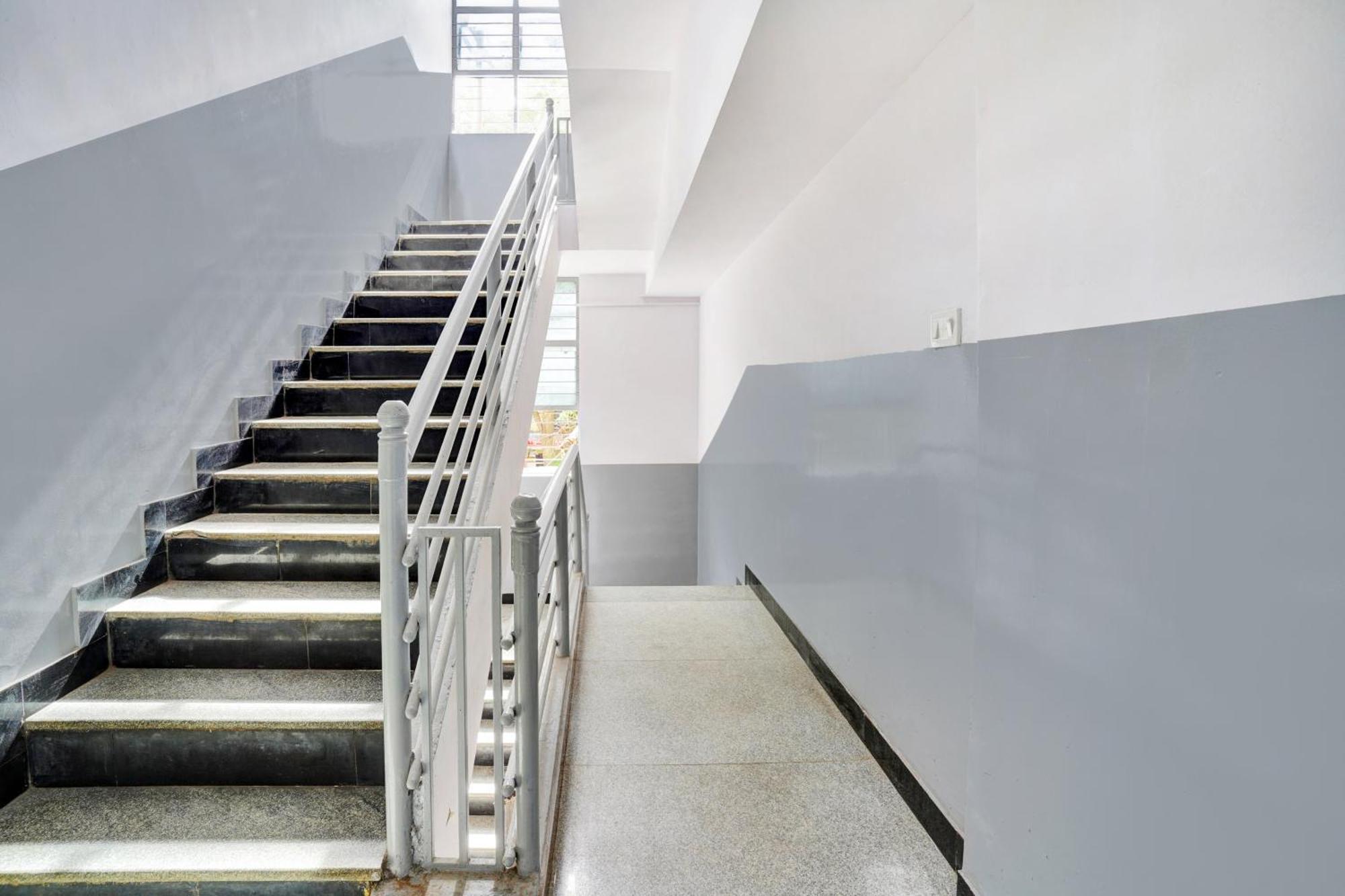 Hotel O Gayathri Metro Deluxe Bangalore Ngoại thất bức ảnh